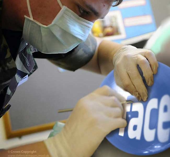 De especialistas profesionales a cirujanos de redes sociales